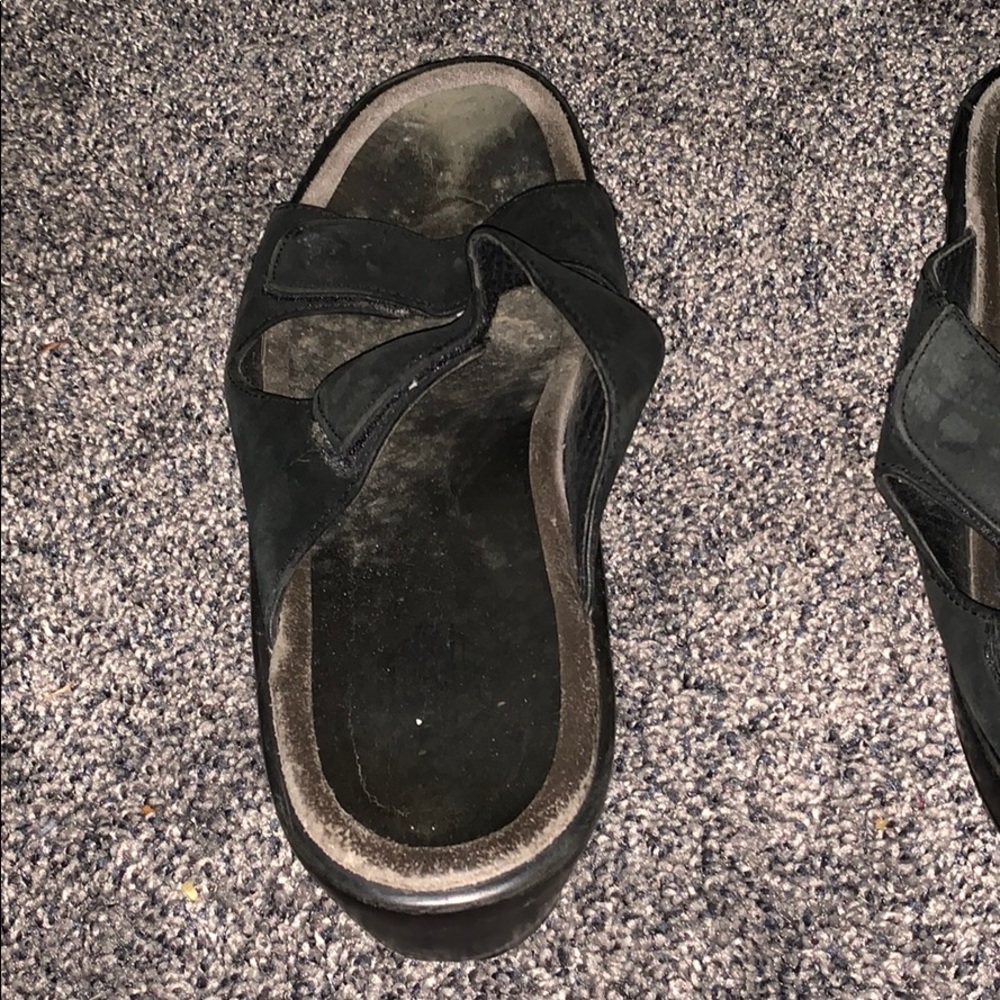 Sandles - Picture 2 of 3